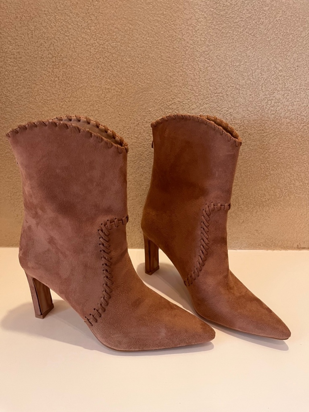 Billini Faux Brown Suede Ankle Boots size 8